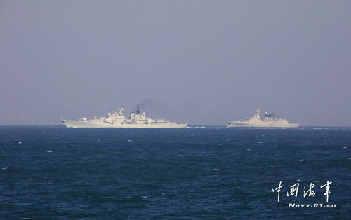 Tàu khu trục lớp Sovremenny và tàu hộ vệ tên lửa 054A của Hải quân Trung Quốc trong cuộc diễn tập "Cơ động-5" ở Tây Thái Bình Dương.